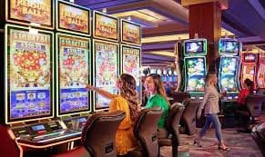 Khoảnh khắc thi đấu esports sôi động dành cho game thủ Việt Nam